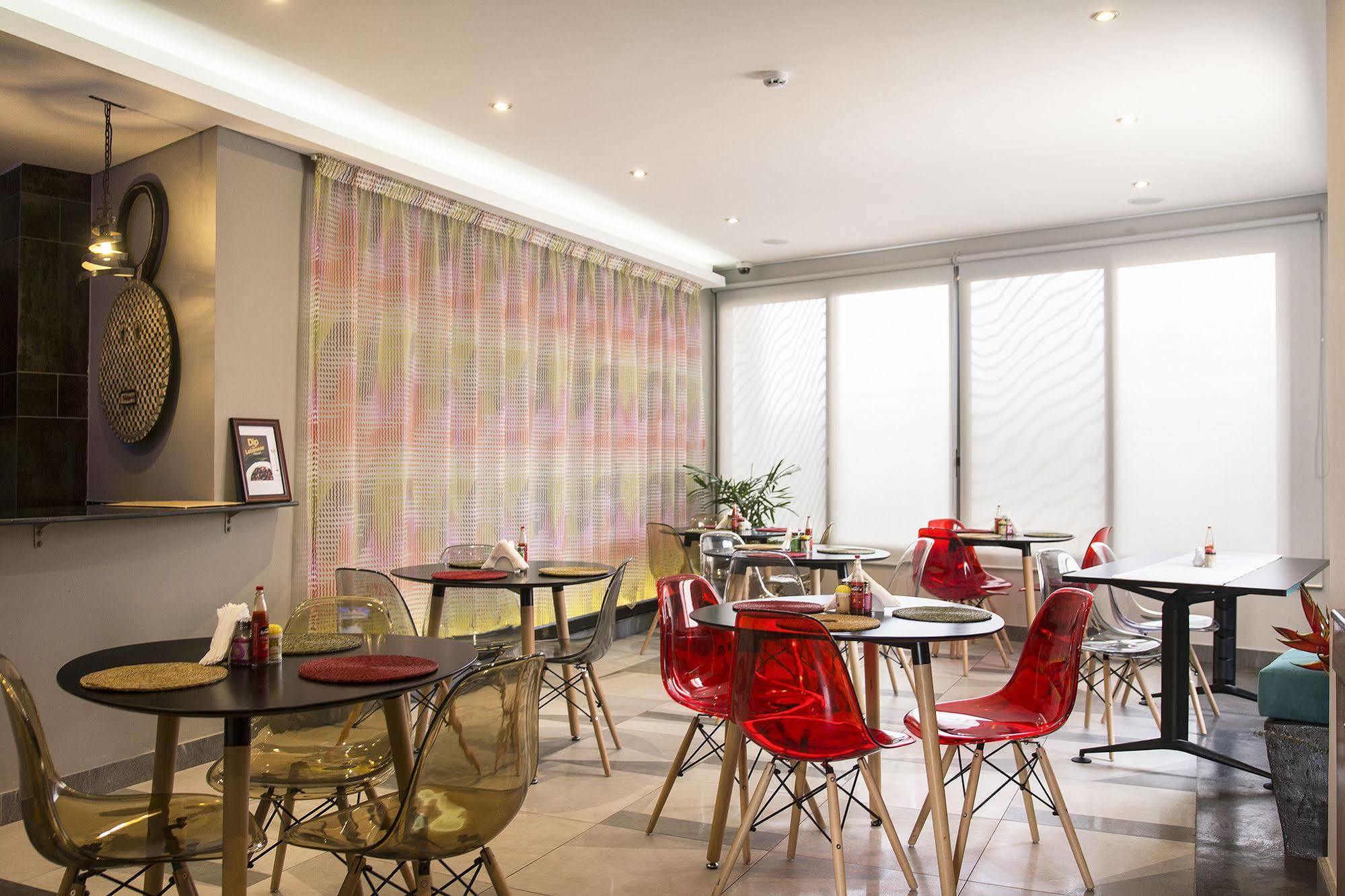 Urbano Hotel By Roots Wiaboman Esterno foto