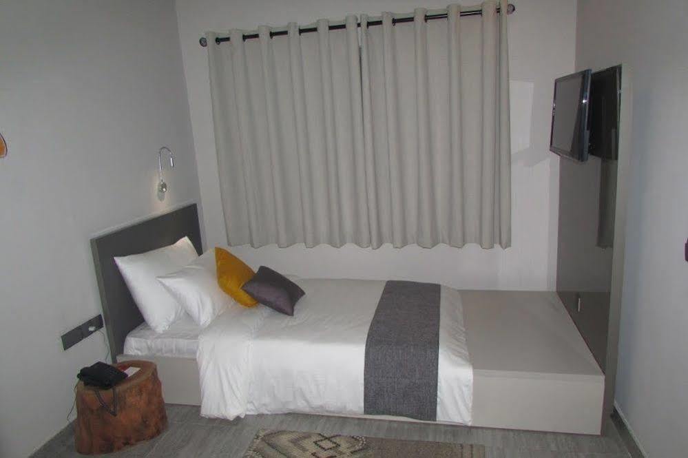 Urbano Hotel By Roots Wiaboman Esterno foto