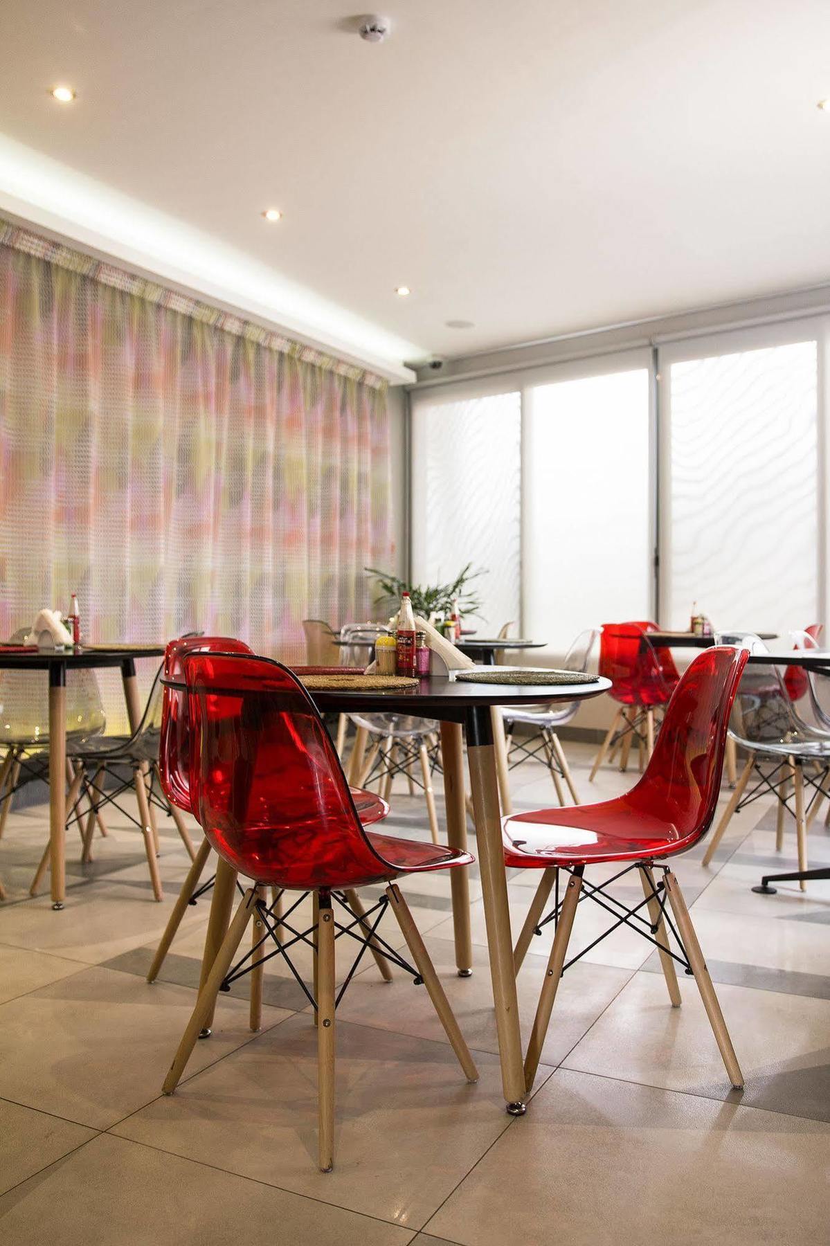 Urbano Hotel By Roots Wiaboman Esterno foto