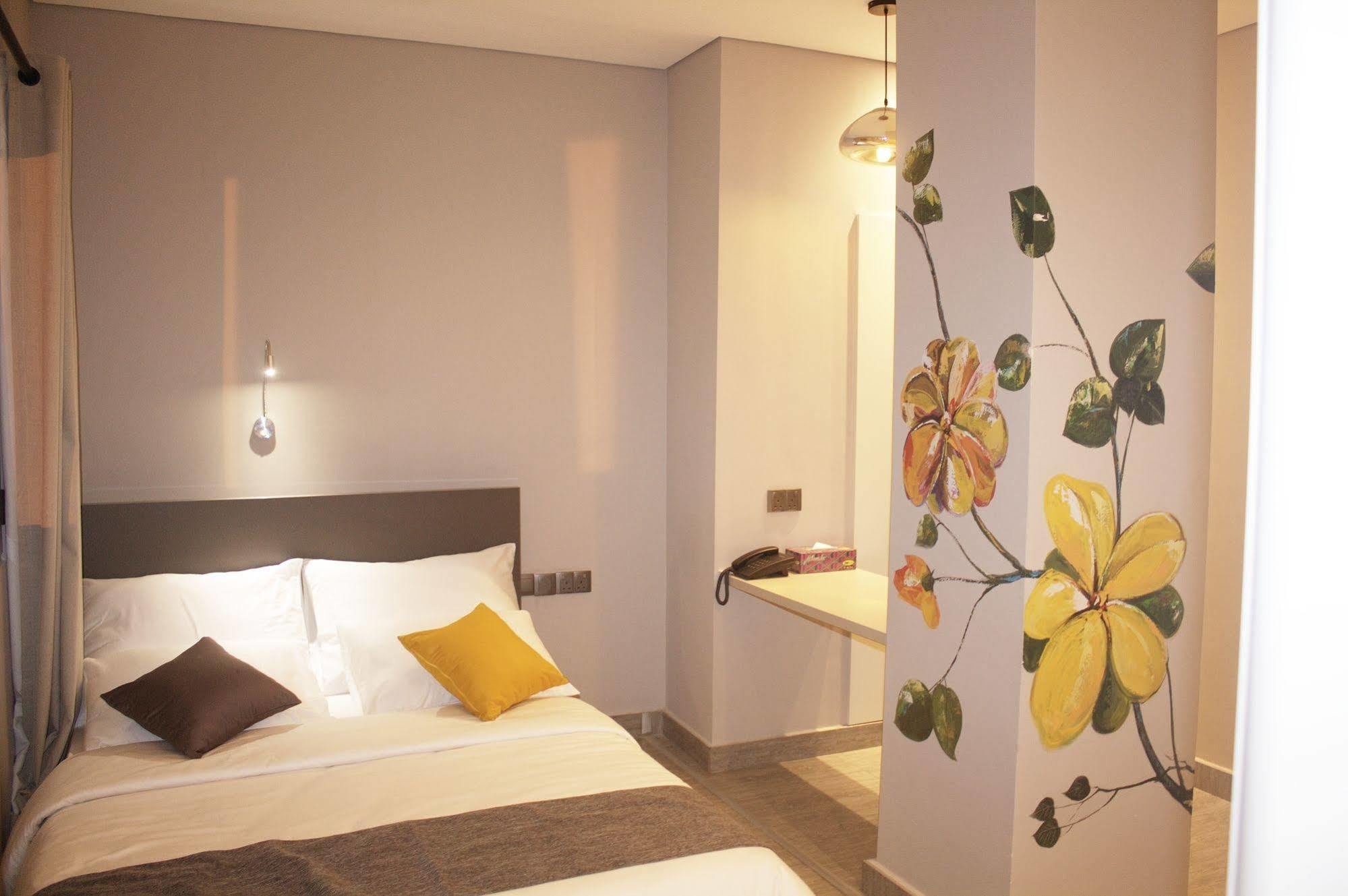 Urbano Hotel By Roots Wiaboman Esterno foto
