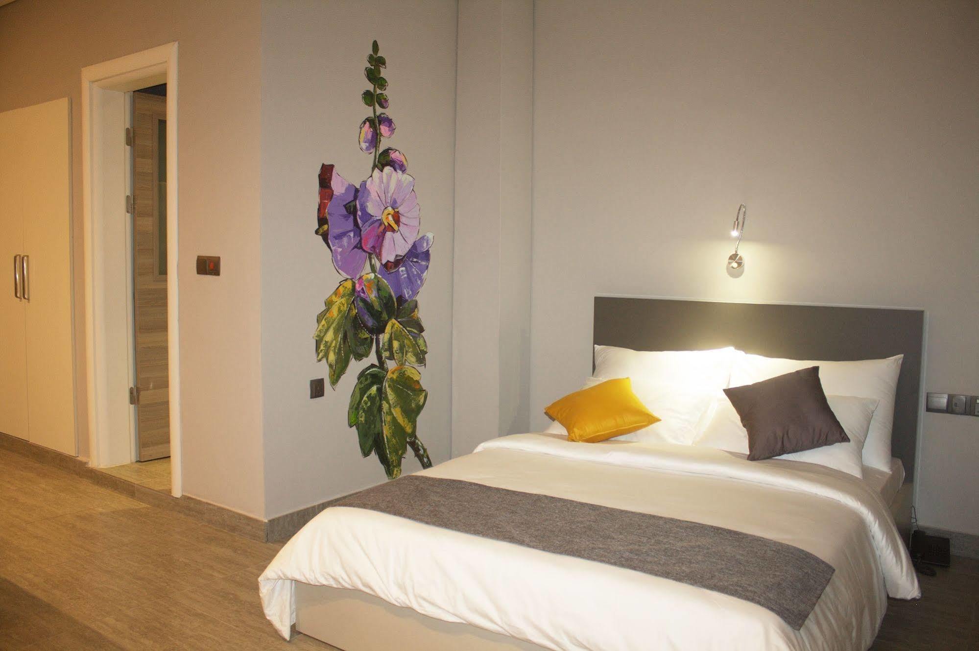 Urbano Hotel By Roots Wiaboman Esterno foto