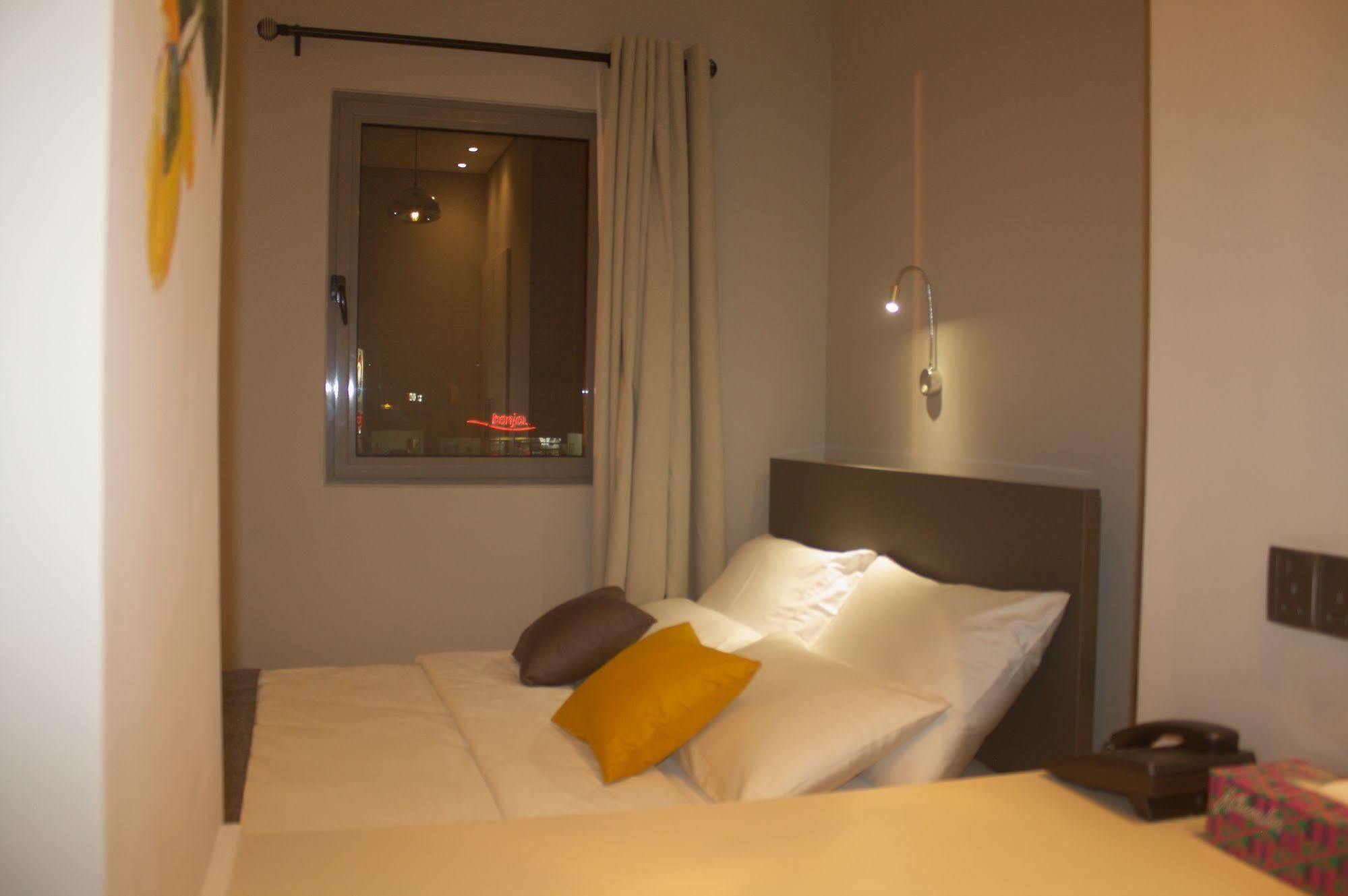 Urbano Hotel By Roots Wiaboman Esterno foto