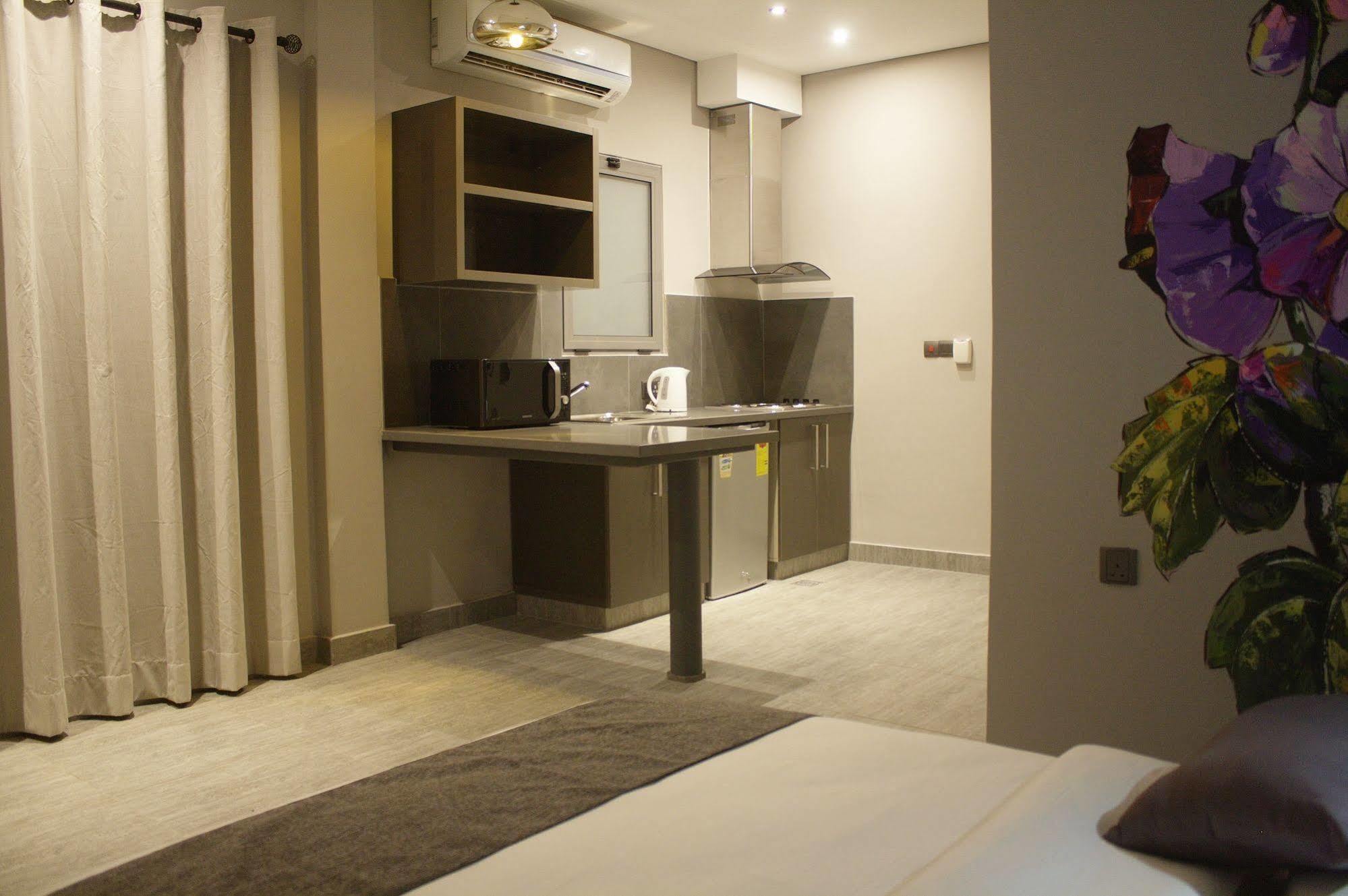 Urbano Hotel By Roots Wiaboman Esterno foto