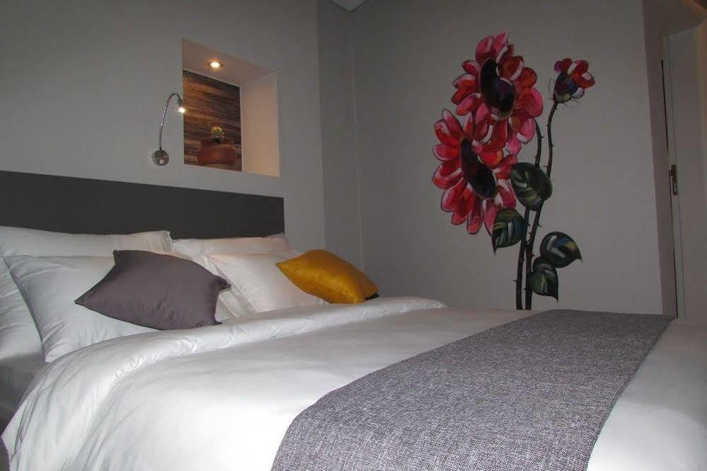 Urbano Hotel By Roots Wiaboman Esterno foto